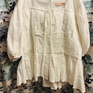 Ivy City Co Ivory Peasant Blouse